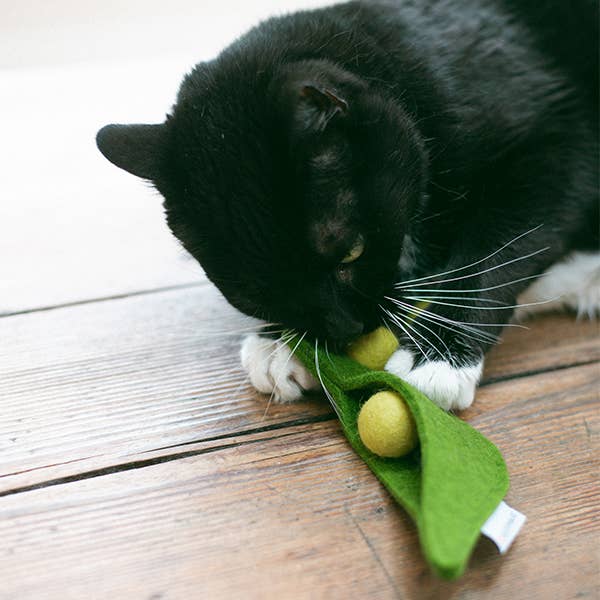 Pea Pod Wool Cat Toy
